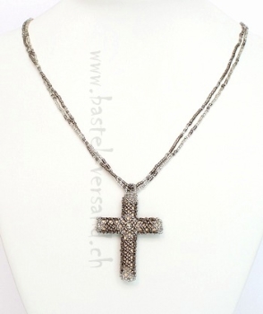 Halskette mit Kreuzanhänger