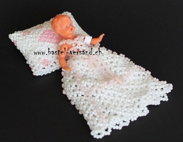 Puppe mit Taufkleid und Kissen rosa