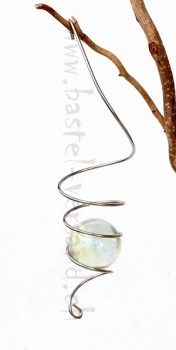 Spirale mit Glaskugel