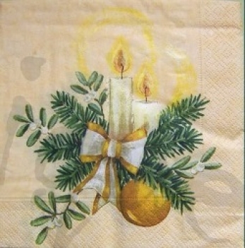 Serviette kerzen auf tannenzweig