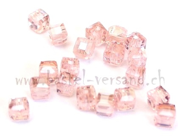 Glasperle Würfel 4 x 4mm lachs