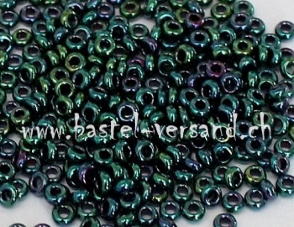 Toho Demi Round 11/0  higher metallic june bug