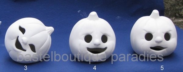 Rohkeramik Kürbis mit ausgeschnitten Augen und Mund