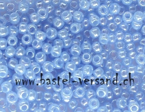 Toho Rocailles-Perlen 9/0 pastell blau 304