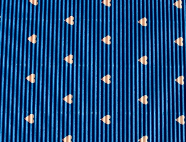Wellkarton mit Herzen blau 50 x 70cm